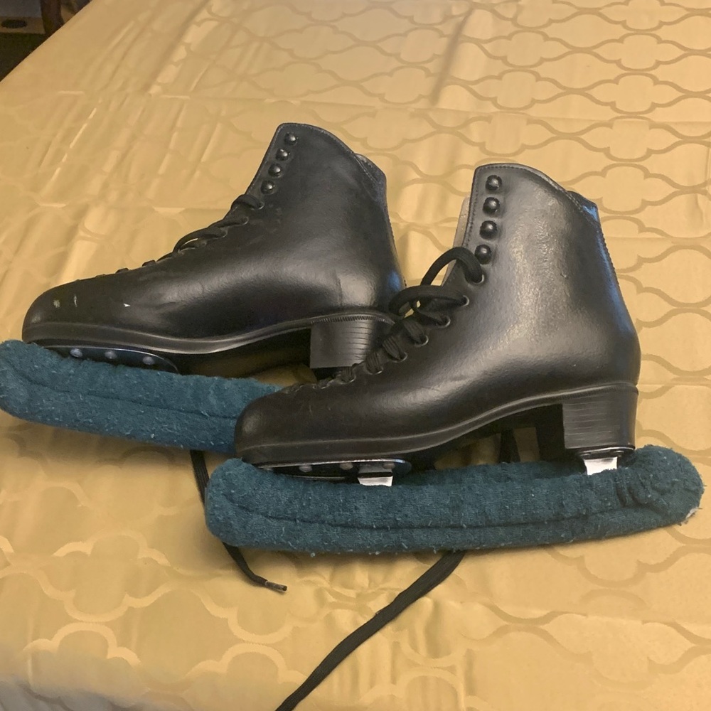 Black Athletic Ice Skates